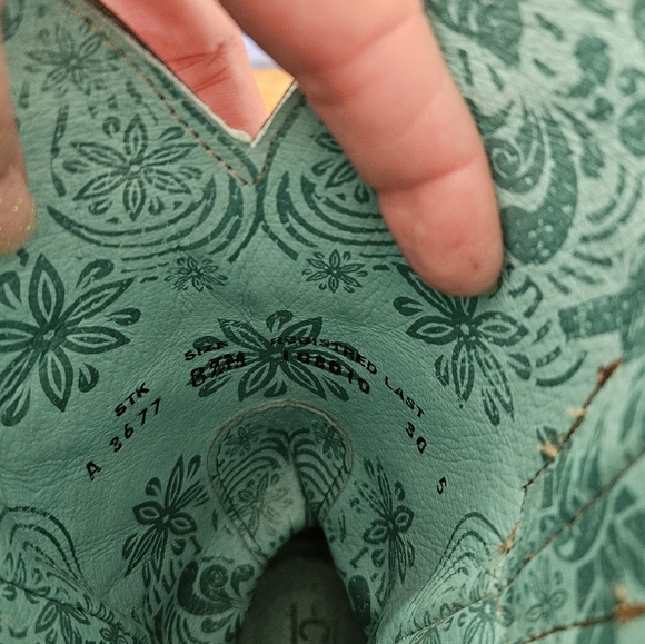 Corral Boots - Picture 4 of 8